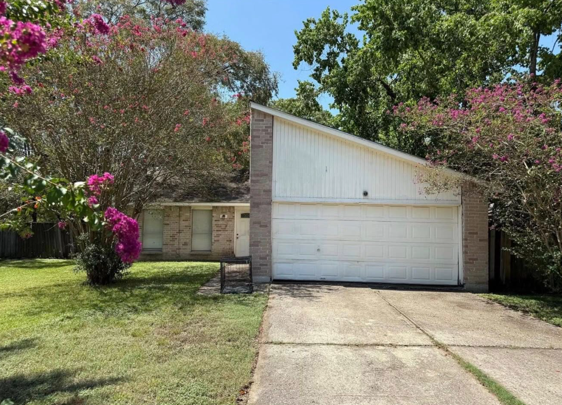 SMOKING HOT 3/2/2 investment opportunity located in the Birnam Wood subdivision