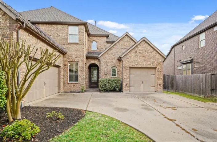 2 story Highland Homes with a generous backyard with a Pool - Houses in Cypress - Image 2 of 8