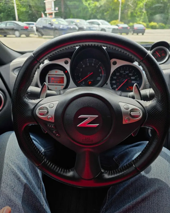 2010 Nissan 370Z Roadster - Cars in Westford - 图像 7 of 10