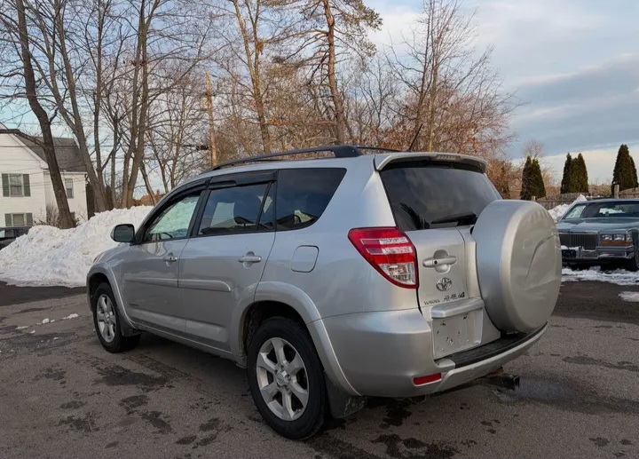 2010 Toyota RAV4 4WD Limited V6 - Cars in Derry - Image 2 of 8