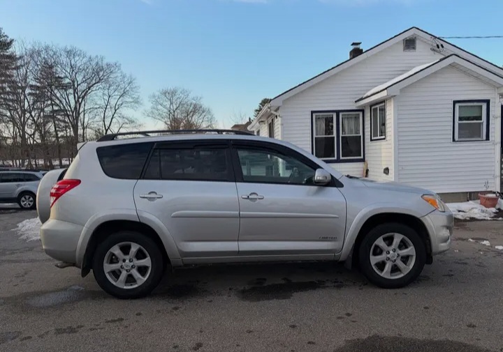 2010 Toyota RAV4 4WD Limited V6 - Cars in Derry - Image 4 of 8