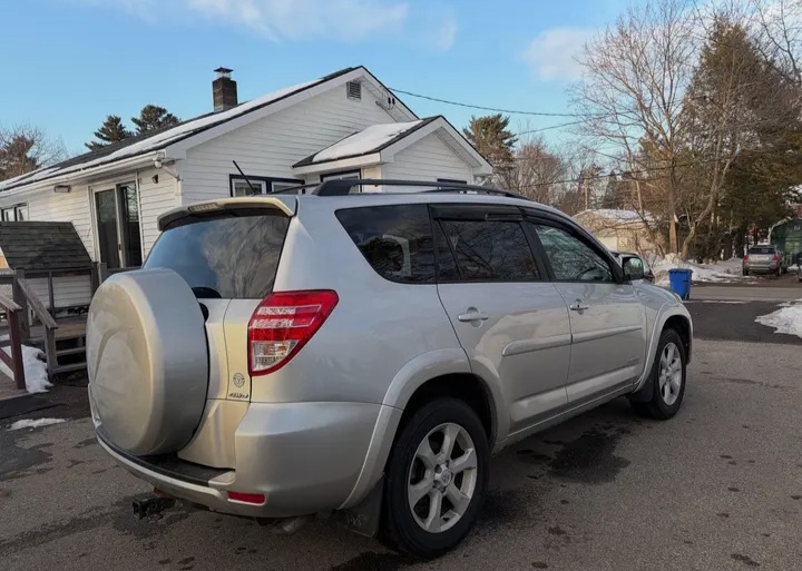 2010 Toyota RAV4 4WD Limited V6 - Cars in Derry - Image 5 of 8