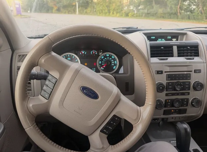 🚙 2011 FORD ESCAPE XLT – AUTOMATIC in Lowell,MA - Cars in Lowell - Image 9 of 10