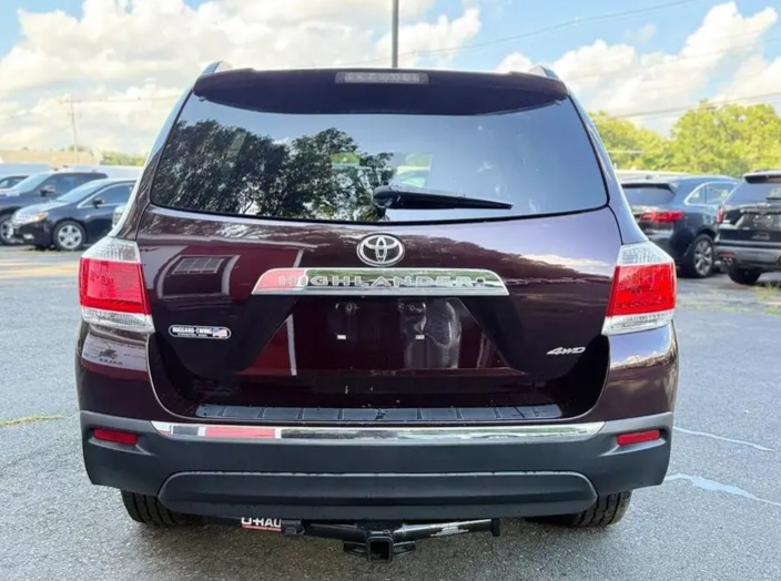 2013 Toyota Highlander SE Sport Utility 4D For sale in Stoughton, MA - Cars in Stoughton - Image 3 of 6