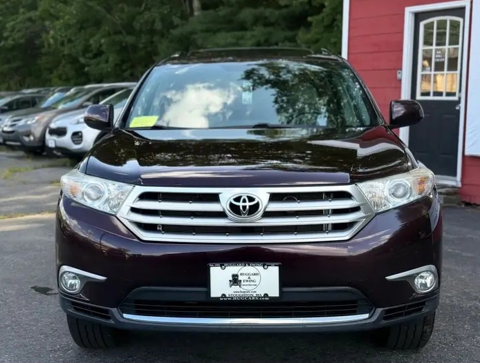 2013 Toyota Highlander SE Sport Utility 4D For sale in Stoughton, MA - Cars in Stoughton - Image 6 of 6