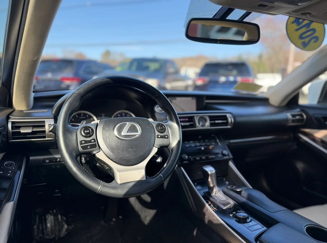 2014 Lexus IS 250 Sedan 4D - Cars in Stoughton - รูปภาพ 5 of 9
