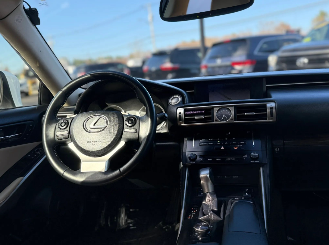 2014 Lexus IS 250 Sedan 4D - Cars in Stoughton - รูปภาพ 6 of 9
