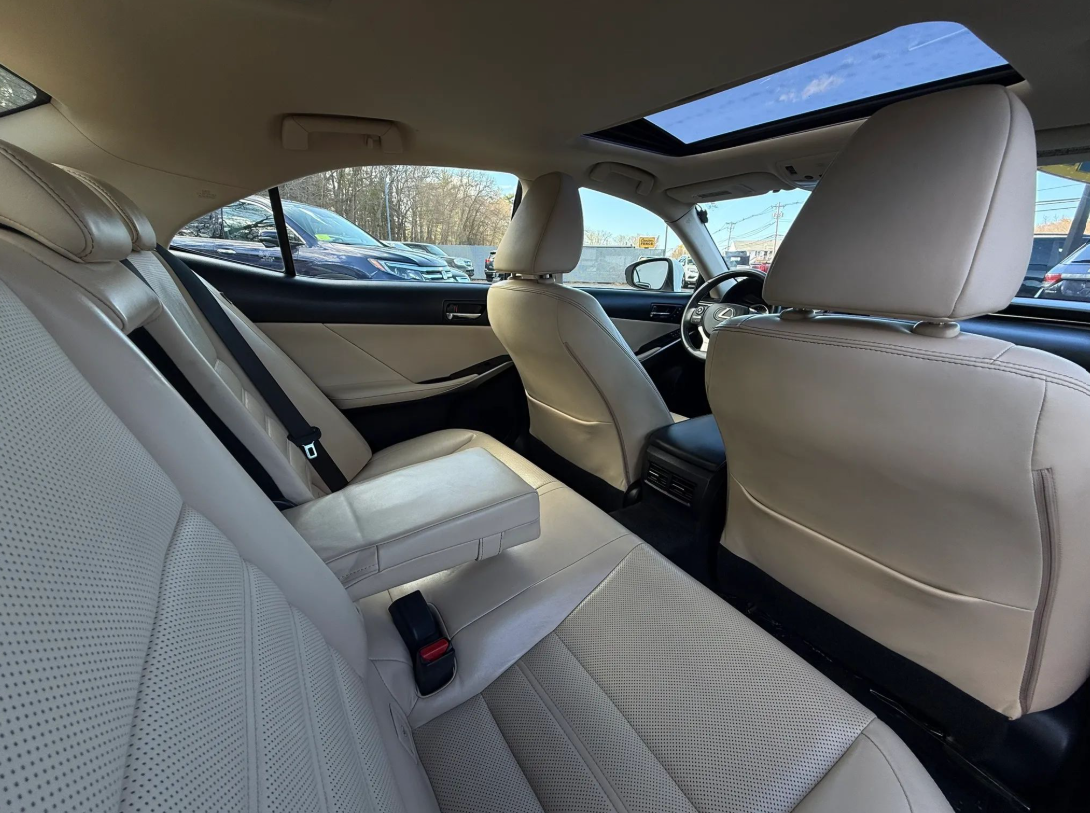 2014 Lexus IS 250 Sedan 4D - Cars in Stoughton - รูปภาพ 8 of 9