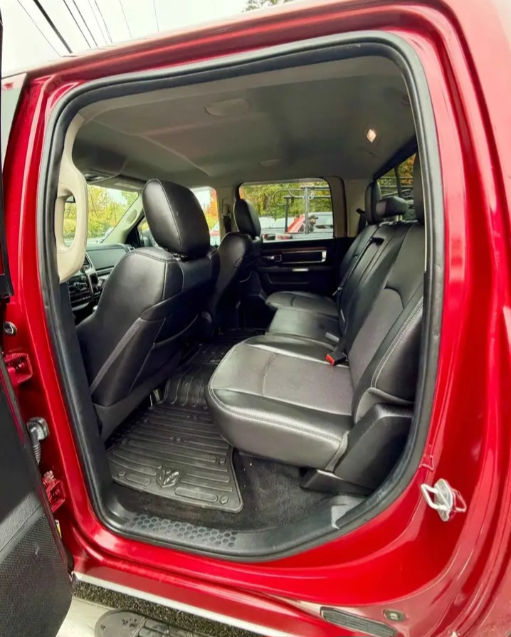 2014 RAM 1500 LARAMIE - LUXURY TRUCK AT AN UNBEATABLE PRICE! - Cars in Nashua - Image 8 of 10