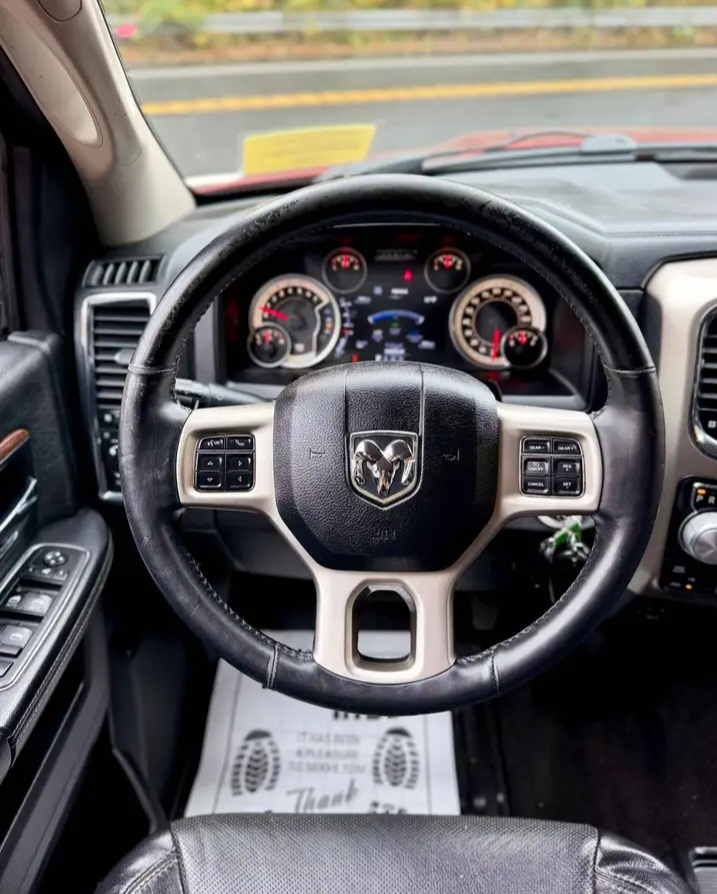 2014 RAM 1500 LARAMIE - LUXURY TRUCK AT AN UNBEATABLE PRICE! - Cars in Nashua - Image 9 of 10