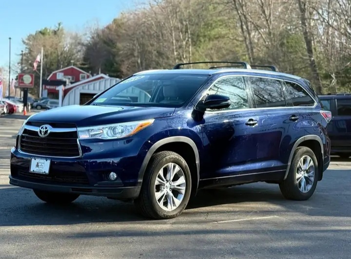 2015 Toyota Highlander XLE Sport Utility 4 — Cars