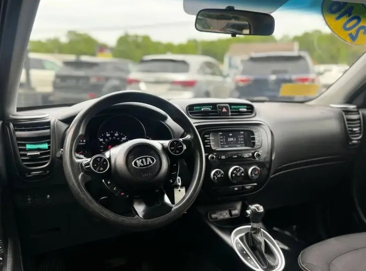 2016 **Kia Soul + Wagon 4D** - Cars in Stoughton - 图像 5 of 7