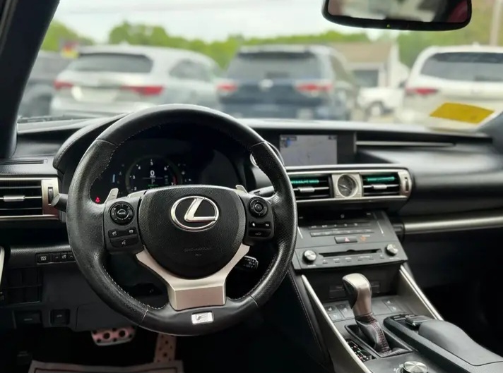2016 Lexus IS 300 Sedan 4D - Cars in Stoughton - 图像 3 of 10