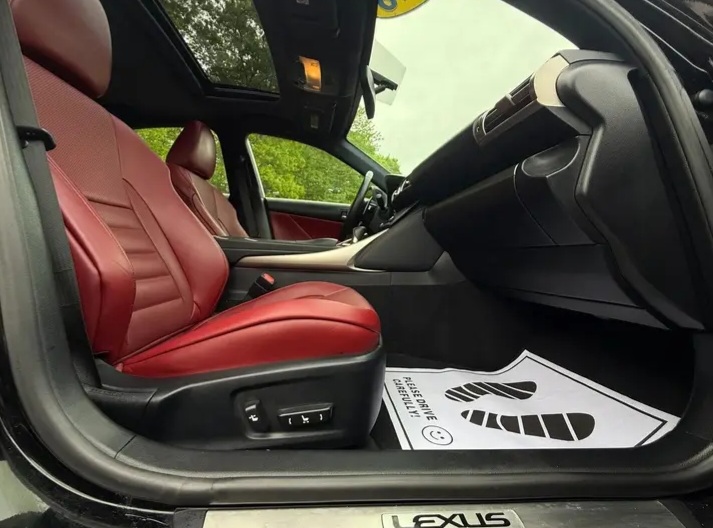 2016 Lexus IS 300 Sedan 4D - Cars in Stoughton - 图像 9 of 10