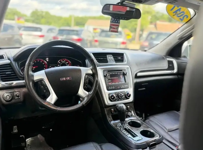 2017 **GMC Acadia Limited Sport Utility 4D** - Cars in Stoughton - Image 4 of 8