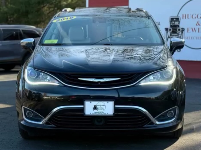 2018 Chrysler Pacifica Hybrid Limited Minivan 4D — Cars