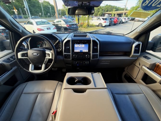 2018 Ford F-150 LARIAT 4WD SuperCrew 5.5’’ Box - Cars in Peabody - รูปภาพ 6 of 10