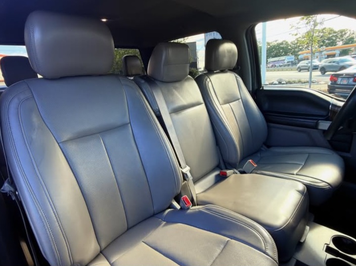 2018 Ford F-150 LARIAT 4WD SuperCrew 5.5’’ Box - Cars in Peabody - รูปภาพ 9 of 10