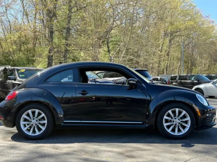 2018 Volkswagen Beetle 2.0T S Hatchback 2D - Cars in Stoughton - รูปภาพ 6 of 10