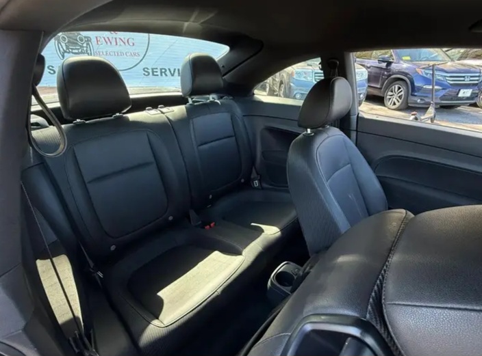 2018 Volkswagen Beetle 2.0T S Hatchback 2D - Cars in Stoughton - รูปภาพ 9 of 10