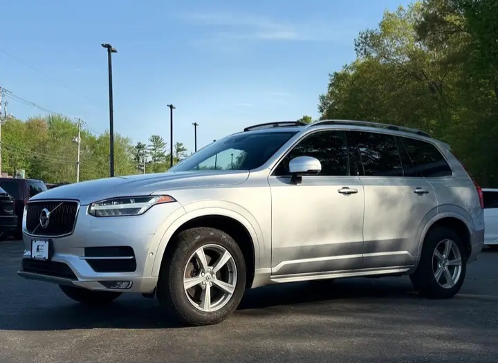 2018 Volvo XC90 T5 Momentum Sport Utility 4D - Cars in Stoughton - รูปภาพ 2 of 10