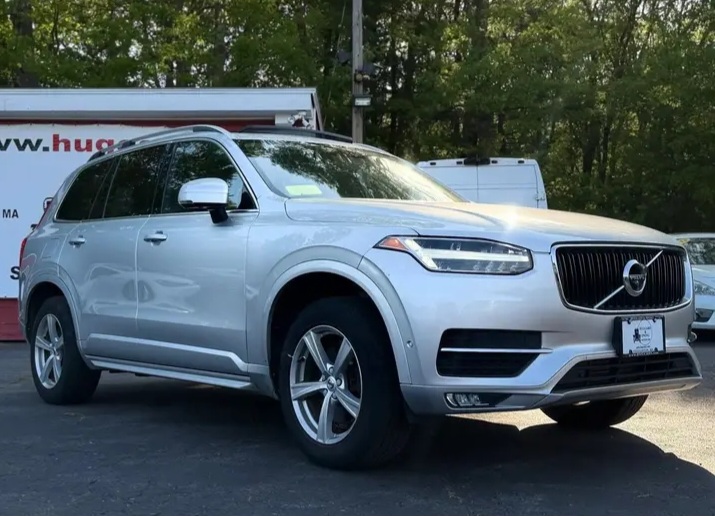 2018 Volvo XC90 T5 Momentum Sport Utility 4D - Cars in Stoughton - รูปภาพ 3 of 10