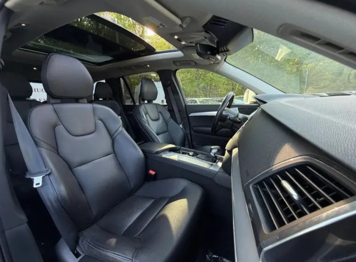 2018 Volvo XC90 T5 Momentum Sport Utility 4D - Cars in Stoughton - รูปภาพ 7 of 10