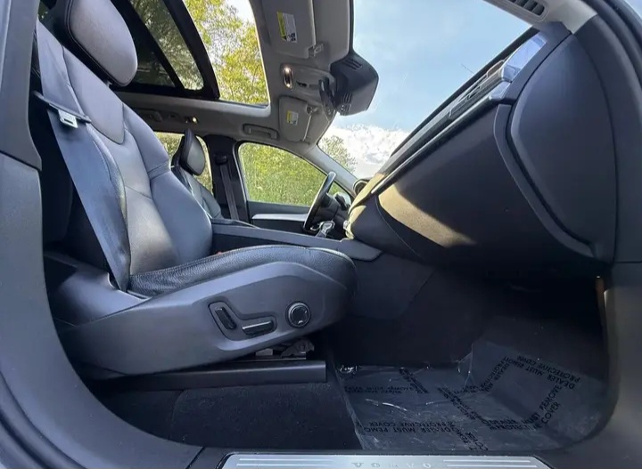 2018 Volvo XC90 T5 Momentum Sport Utility 4D - Cars in Stoughton - รูปภาพ 8 of 10