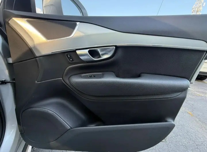2018 Volvo XC90 T5 Momentum Sport Utility 4D - Cars in Stoughton - รูปภาพ 9 of 10