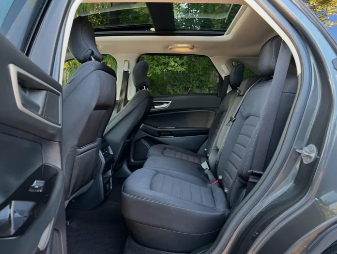 2019 Ford Edge SEL Sport Utility AWD - Cars in Haverhill - Image 6 of 9
