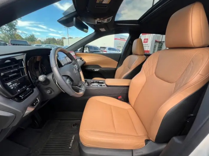 🔥 2024 LEXUS RX 350h AWD — LOW MILES! 🔥 - Cars in Norwood - Image 3 of 8
