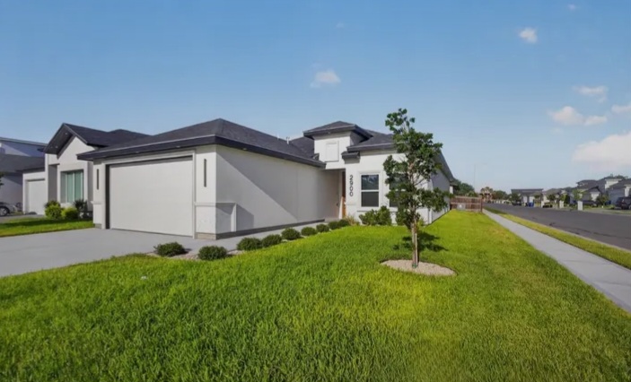 4B 2.5B House for sale in McAllen, TX - Houses in McAllen - Image 2 of 10