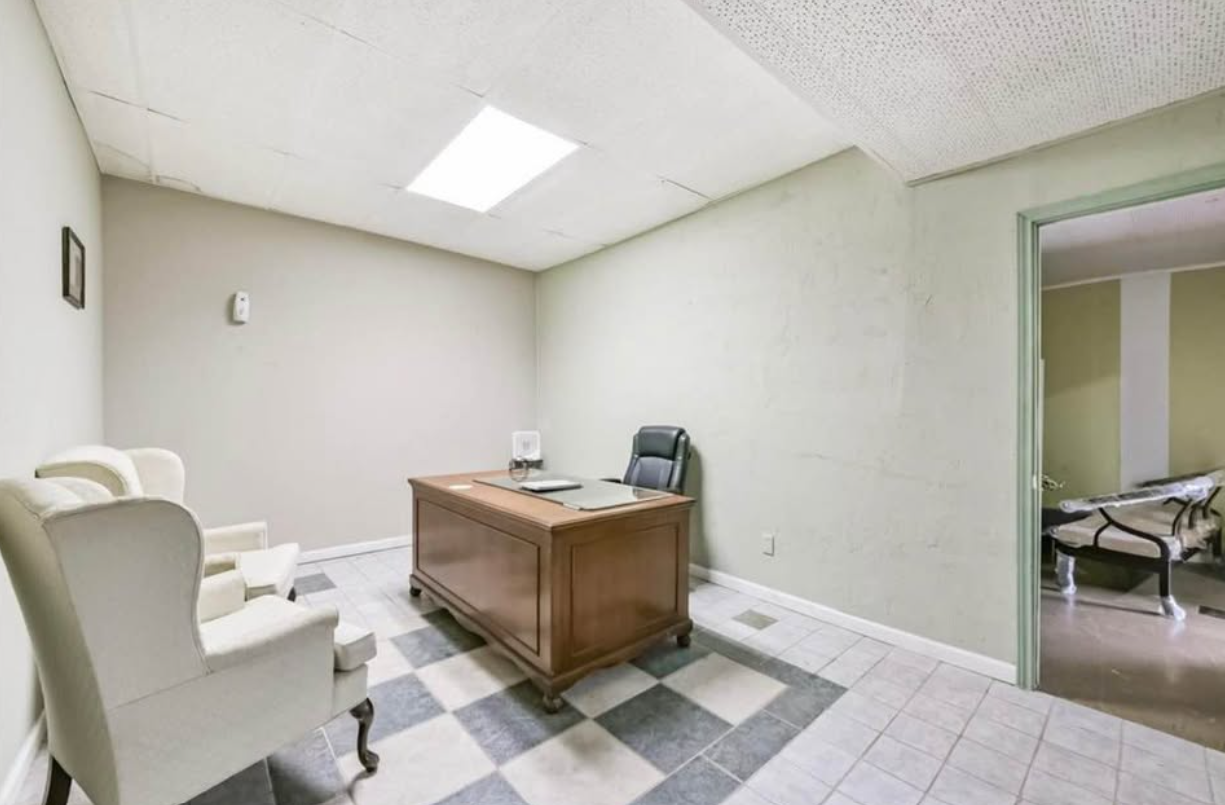 Well located commercial property in the heart of La Porte