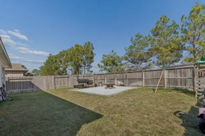 Beautiful move-in ready home in Porter’s Mill in New Caney