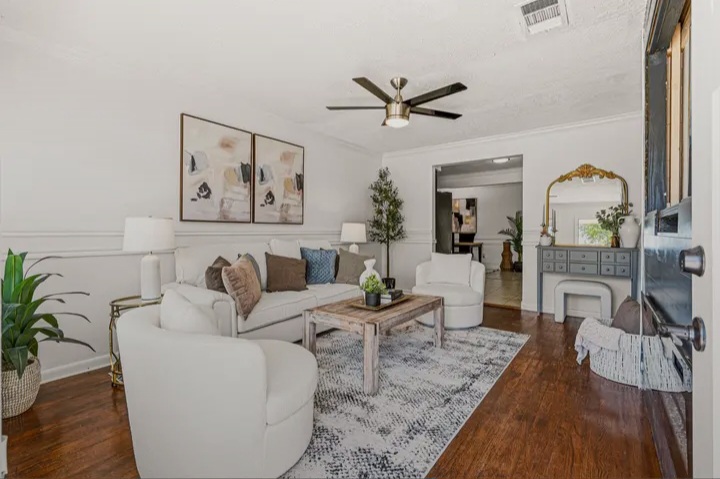 beautiful move-in ready home for sale in the heart of Pasadena! - Houses in Pasadena - รูปภาพ 2 of 5