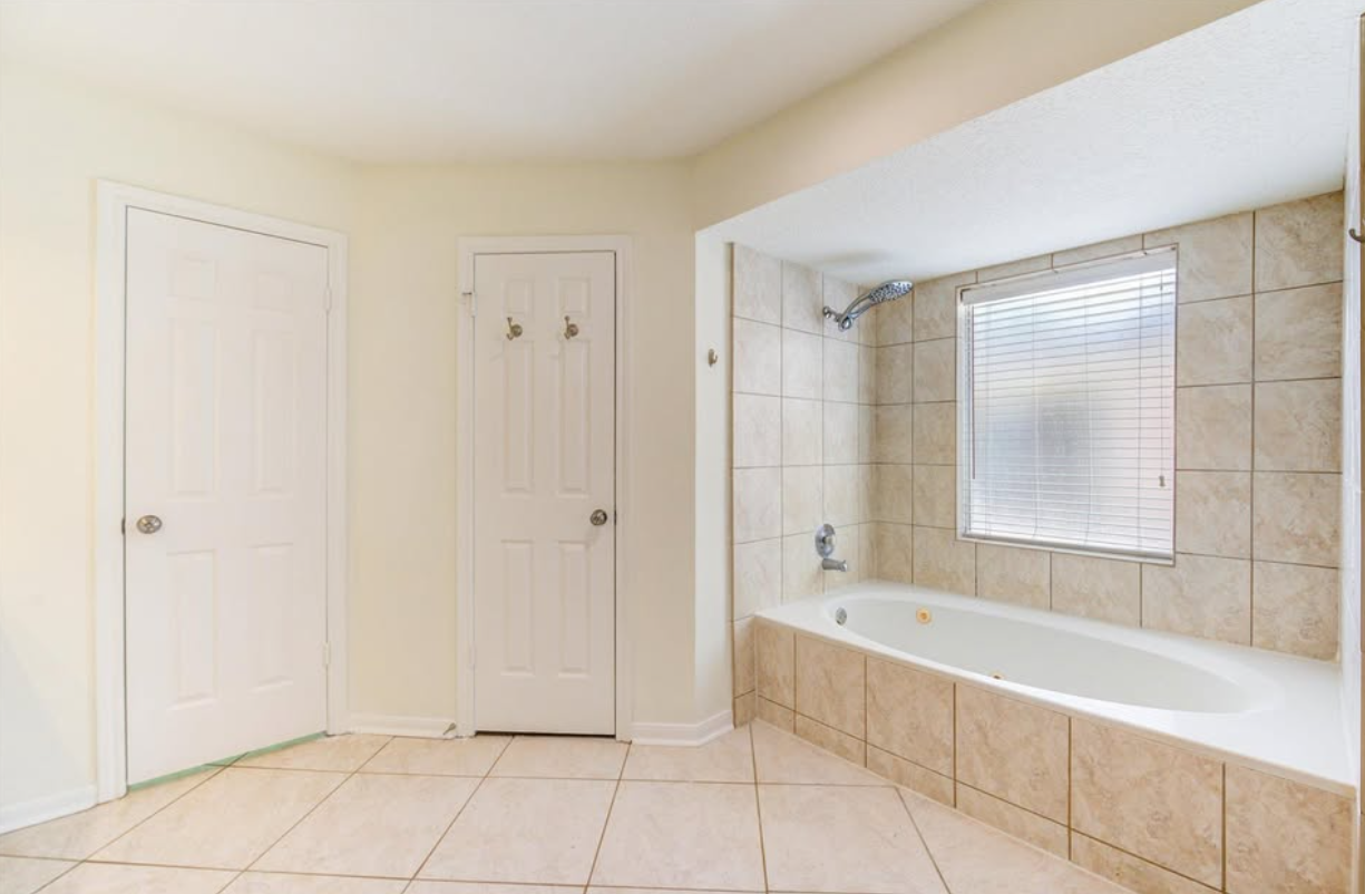 Move-in ready family home with sparkling pool