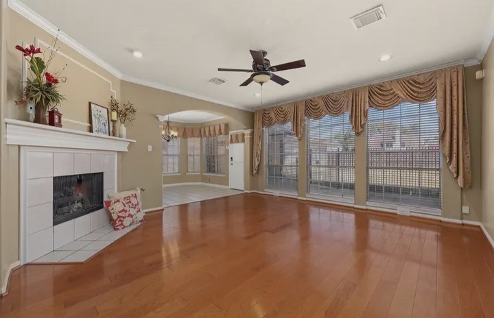 Charming home for sale in sought-after Baywood Oaks