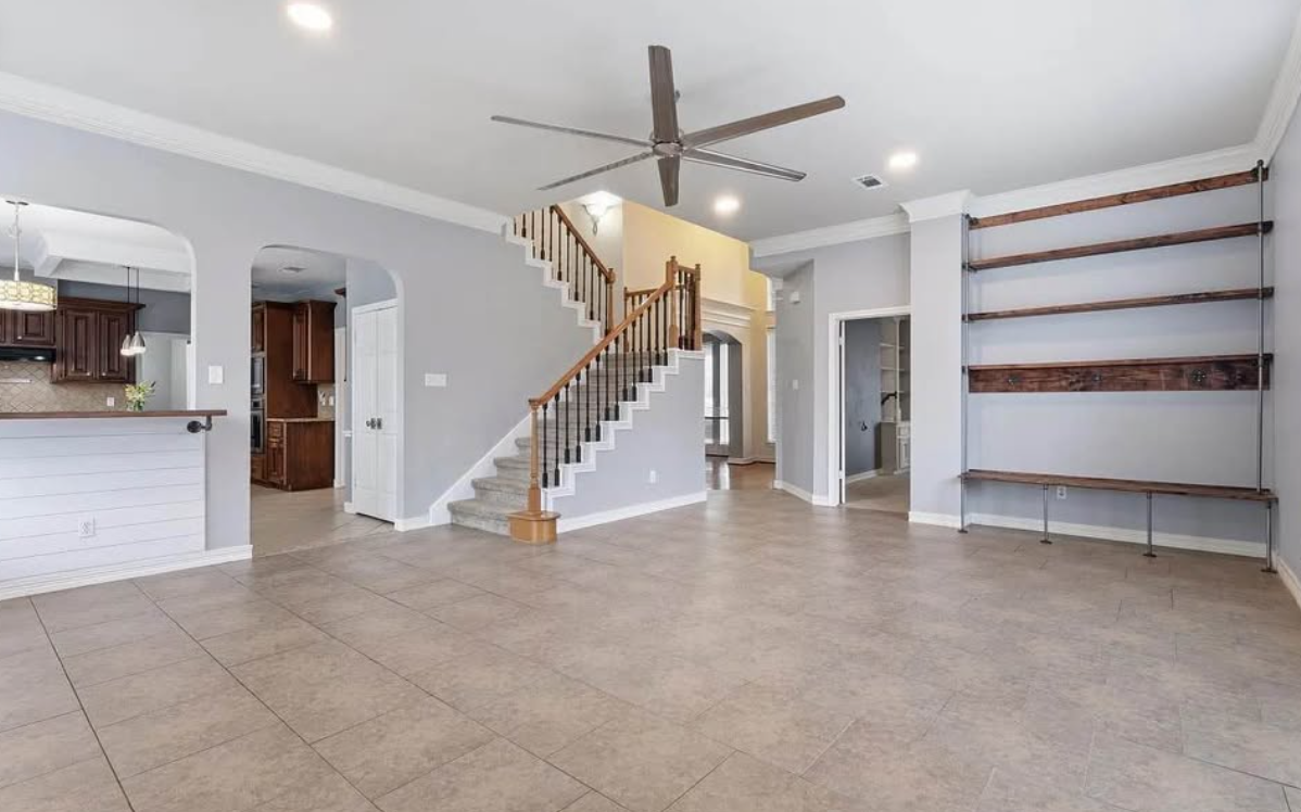 Big house for sale in  Gatesden Dr, Tomball