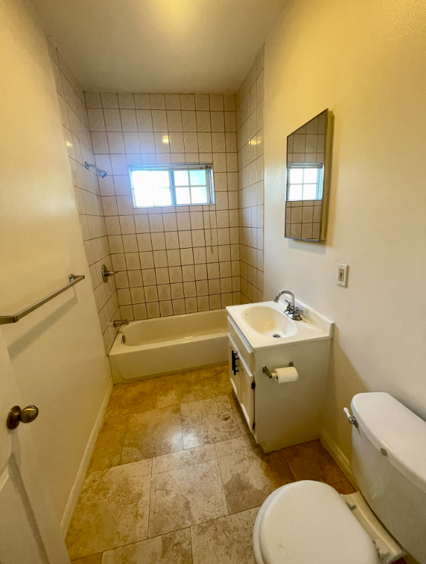 Fully Renovated 2 Bedroom 1 Bathroom Apartment