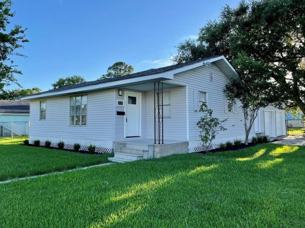 Well Kept Home With A Bright, Open Layout In A Convenient La Porte Location