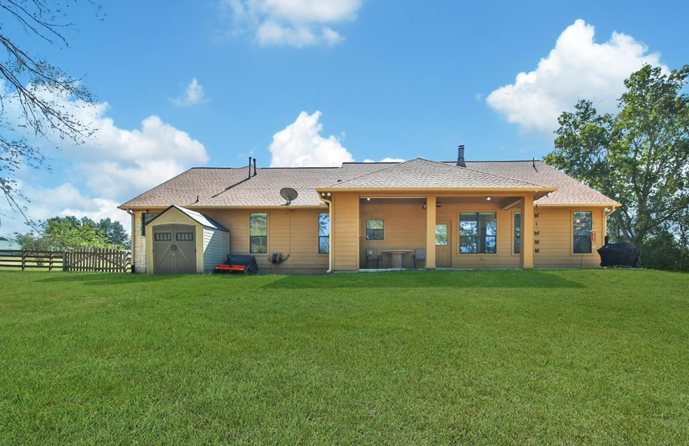 🏡 Montgomery, TX | 1 Acre • 1.5-Story • Timeless Style 🏡