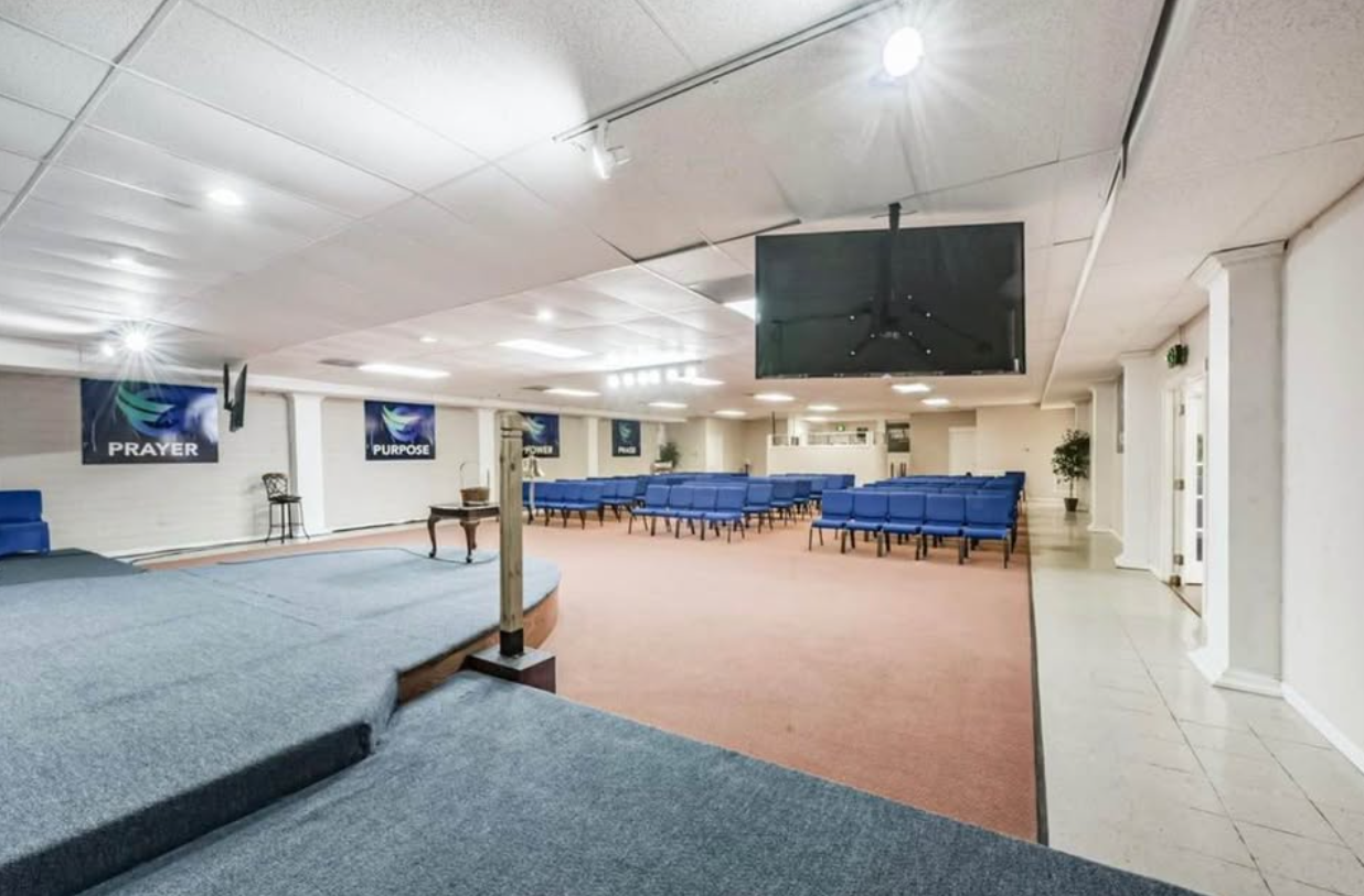 Well located commercial property in the heart of La Porte