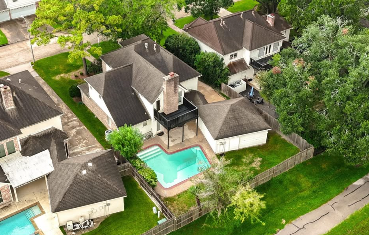 Move-in ready family home with sparkling pool