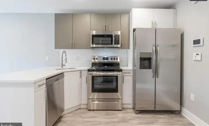 Apartment for sale at **2500 North Mascher Street – Unit 6**