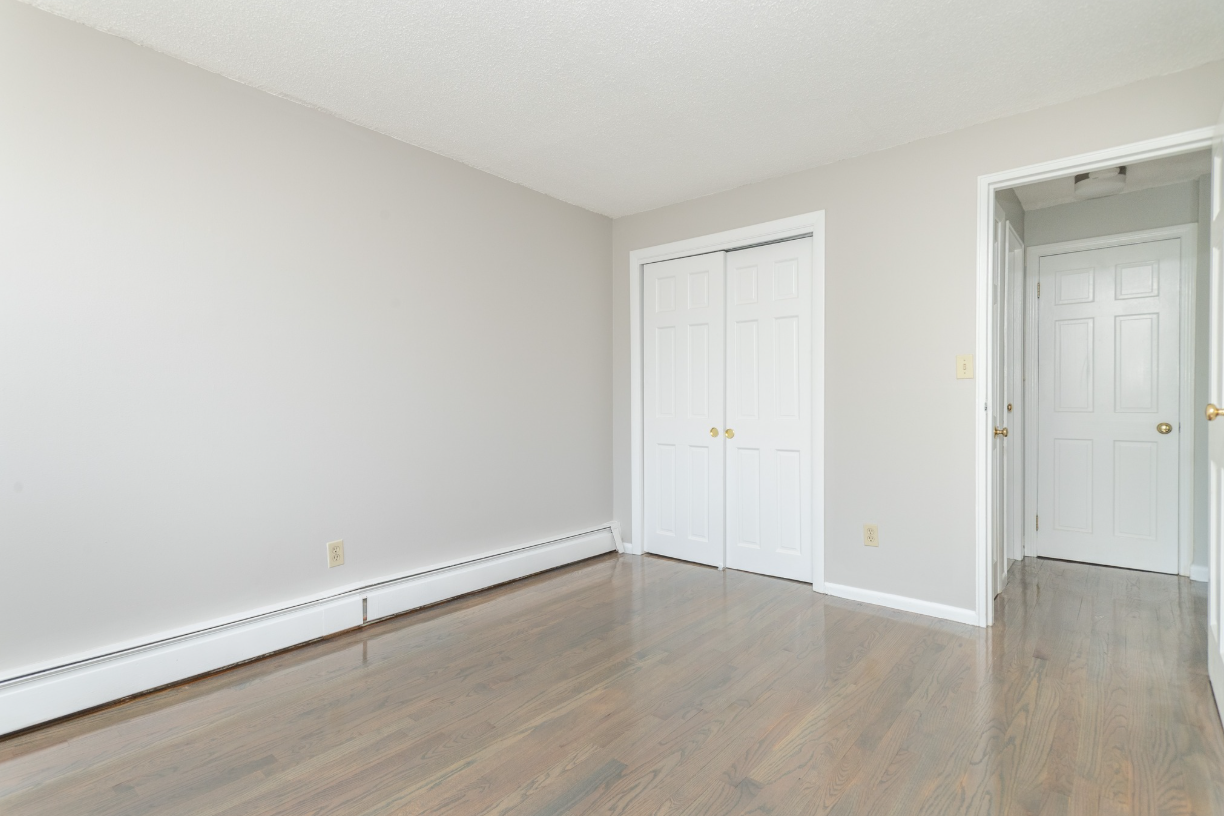 Sweet apartment Newly Renovated in Somerville NO Broker Fee