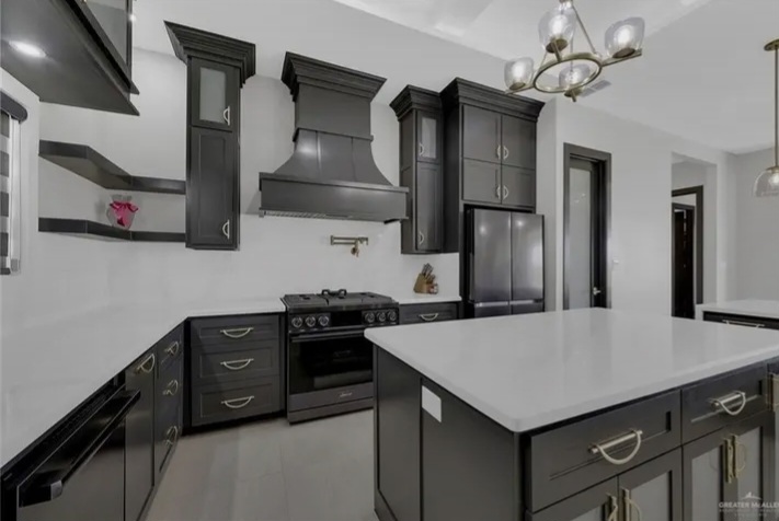 🏡 Luxury Modern Estate on 1 Acre in Edinburg