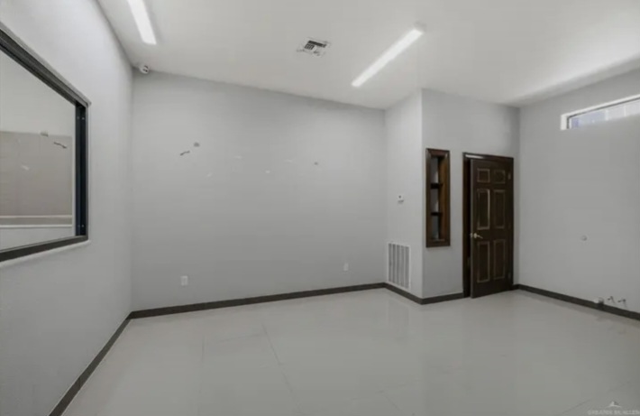 🏢 Prime Commercial Opportunity in Pharr