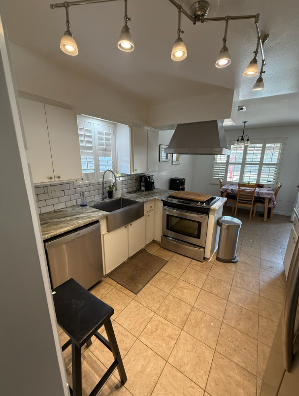 investment property located in Energy Corridor