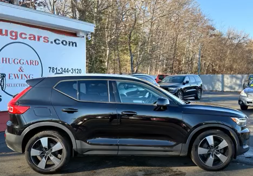🚗 2020 Volvo XC40 T5 Momentum Sport Utility 4D
