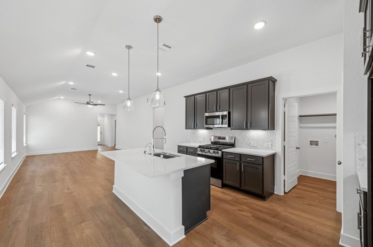 HUGE PRICE REDUCTION – Move-In Ready! 🏡🔥 New construction home in Tomball